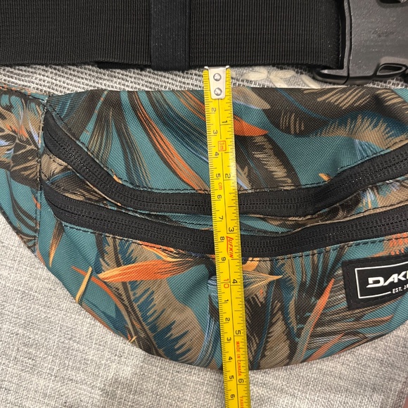 Dakine Floral Fanny Pack - Picture 7 of 7